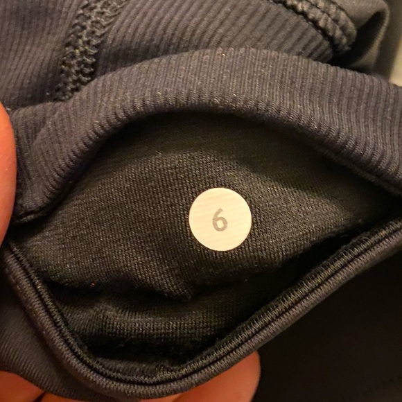 Lululemon black seek the heat crop legging. 6 - Picture 6 of 11